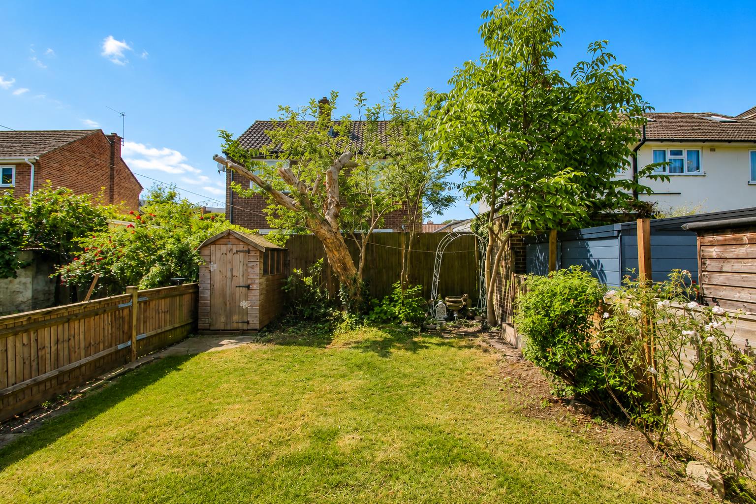 1 bed property in Queens Road, Wallington